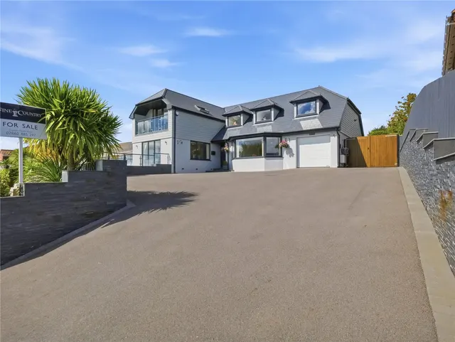 Contemporary Family Living with Captivating Views Towards Poole Harbour, photo 1