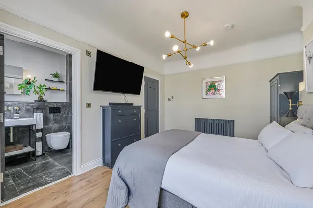 Photo 3 — Durnsford Road, Earlsfield, London, SW19