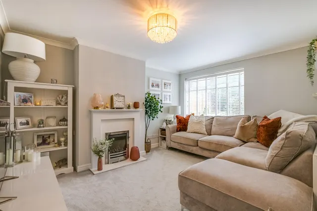 Photo 3 — Canham Close, Kimpton, SG4