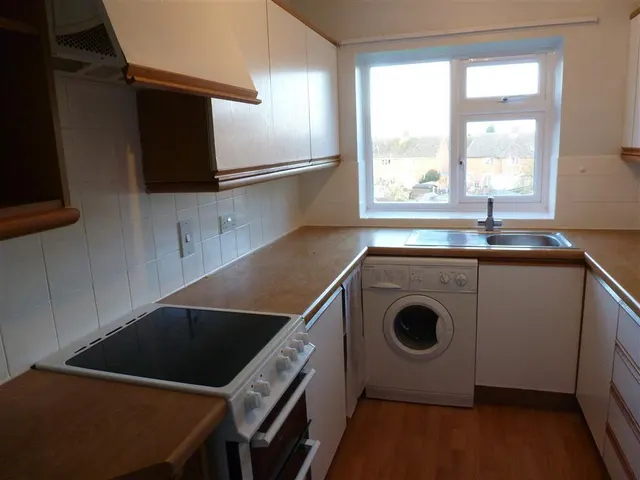Priory Crescent, Aylesbury, HP19, photo 2