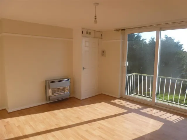 Priory Crescent, Aylesbury, HP19, photo 3