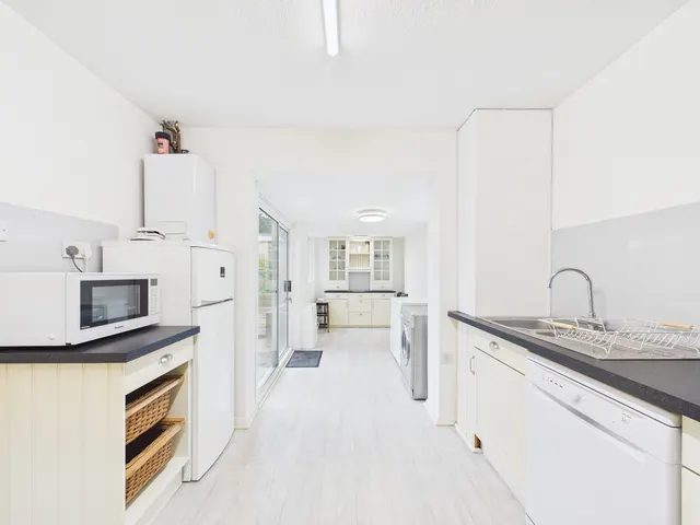 Tinkers Wood Road, Downley, HP13, photo 3