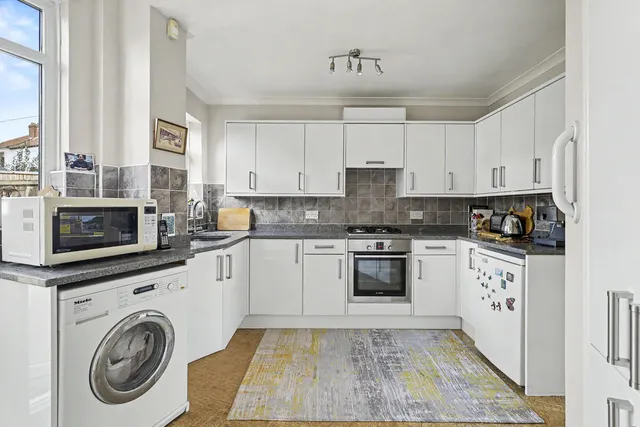 Eastbury Avenue, Enfield, EN1, photo 2