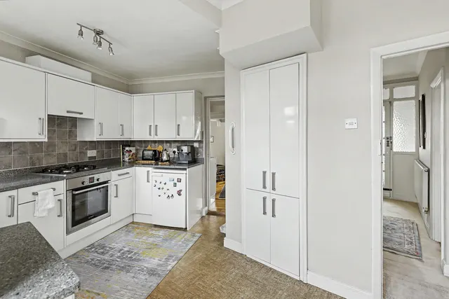 Eastbury Avenue, Enfield, EN1, photo 3