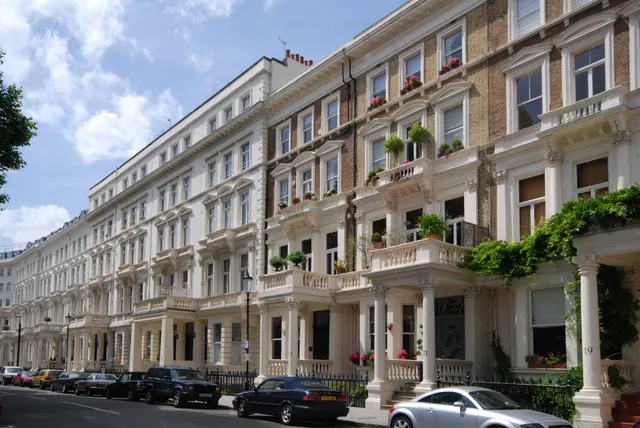 Photo 2 — 5a Queens Court, 25-27 Earls Court Square, London