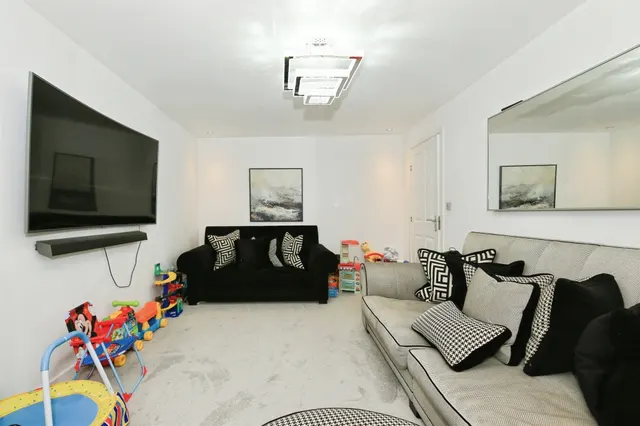 5 bedroom house, Brodie Place, Peterborough, PE7