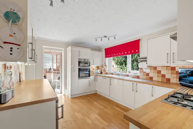 Acacia Close, Weymouth, DT4, photo 3