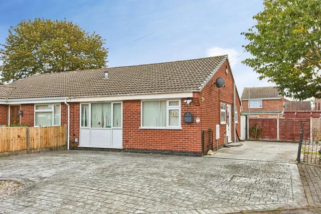 Holderness Close, Stenson Fields, DE24, photo 1