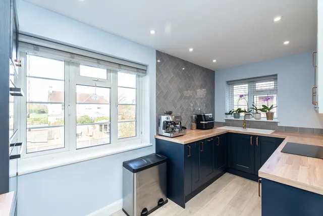 Swan Mill Gardens, Pixham, RH4, photo 1