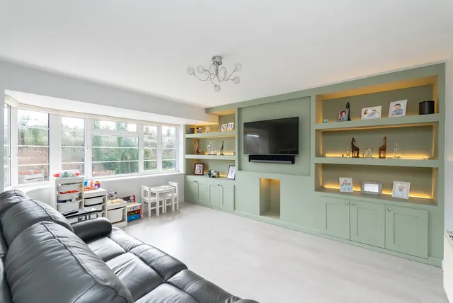 Swan Mill Gardens, Pixham, RH4, photo 3