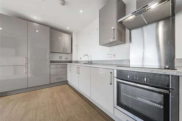 London Road, Isleworth, TW7, photo 3