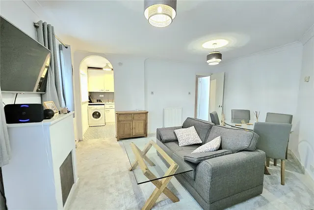 Photo 3 — Oakfields, Alexandra Avenue, Camberley, Surrey, GU15 3BY