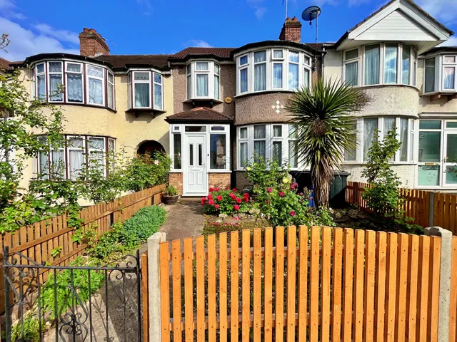 Oldfield Lane South, Greenford, UB6, photo 1