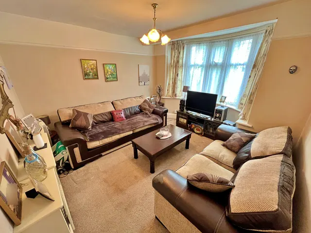 Oldfield Lane South, Greenford, UB6, photo 3