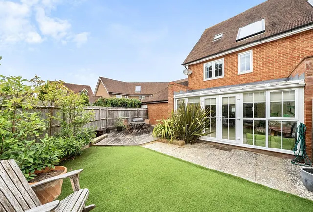 Photo 3 — Flint Close, RH6 9QE