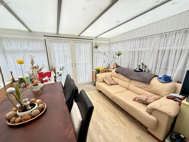 Photo 3 — Great Cliffe Road, Eastbourne