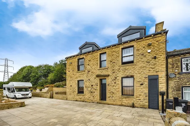 Deans Terrace, Ploughcroft Lane, Halifax, photo 1