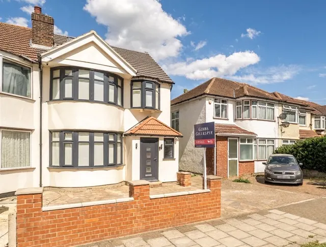 Carlyon Avenue, Harrow, HA2, photo 1