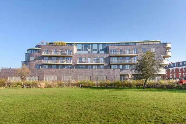 314 Alfred Court, 53 Fortune Green Road, London, photo 1