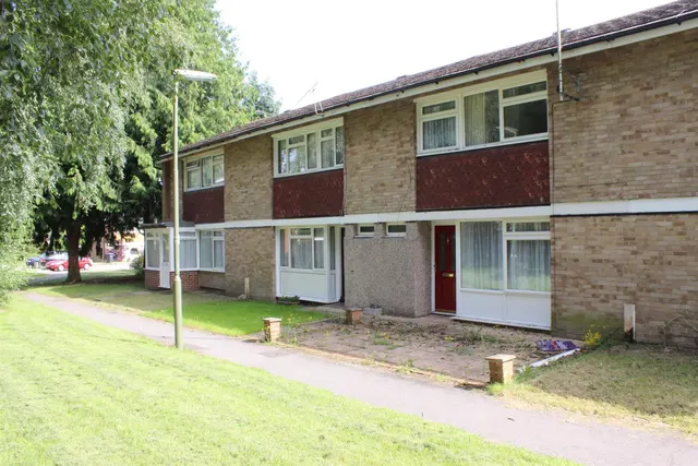 Beechtree Avenue, Englefield Green, Surrey, TW20 0TD, photo 1