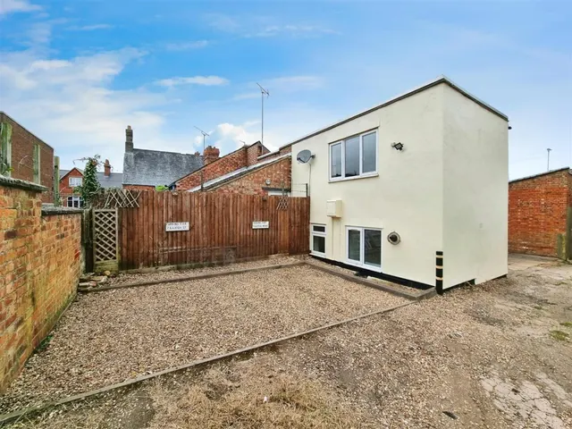 The Mews House, High Street, Rushden, Northants, photo 1