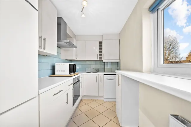 Upper Richmond Road, London, photo 2
