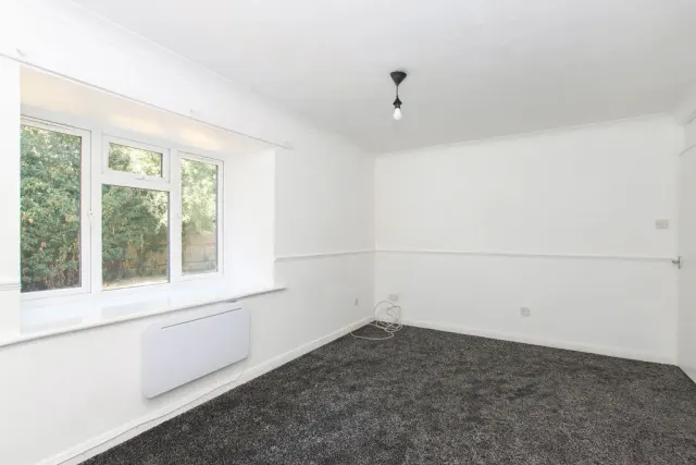 Photo 3 — Hales Park Close, Hemel Hempstead, Hertfordshire, HP2 4TJ