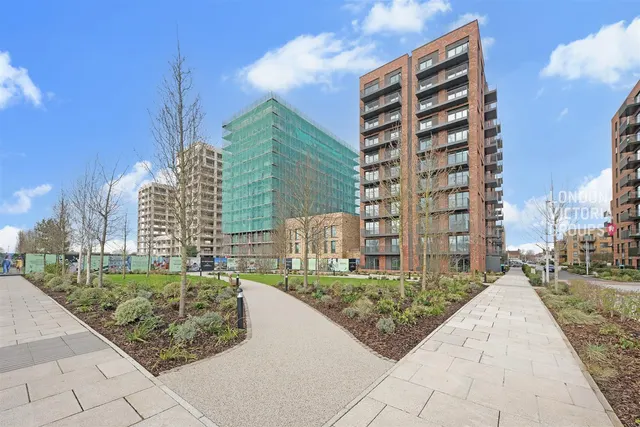 Cedrus Avenue, Southall, photo 1