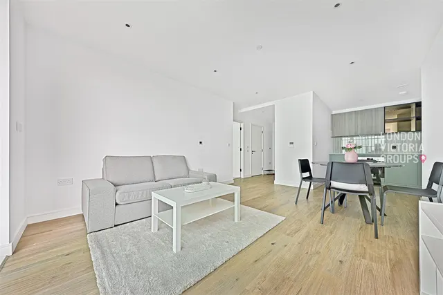 Cedrus Avenue, Southall, photo 2