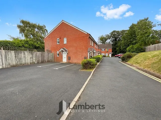 1 Mark Close, Redditch, photo 1