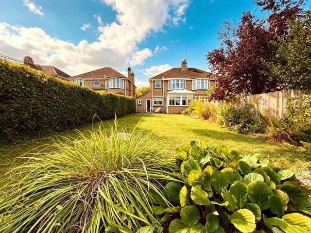 Photo 2 — Marlborough Road, Swindon, Wiltshire, SN3 1PL