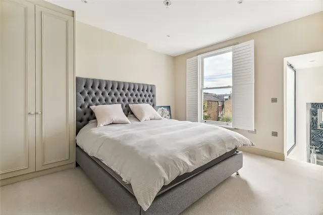 Devereux Road, London, SW11, photo 3