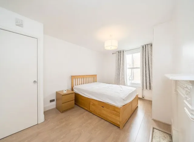 Photo 3 — Tremadoc Road, Clapham, SW4
