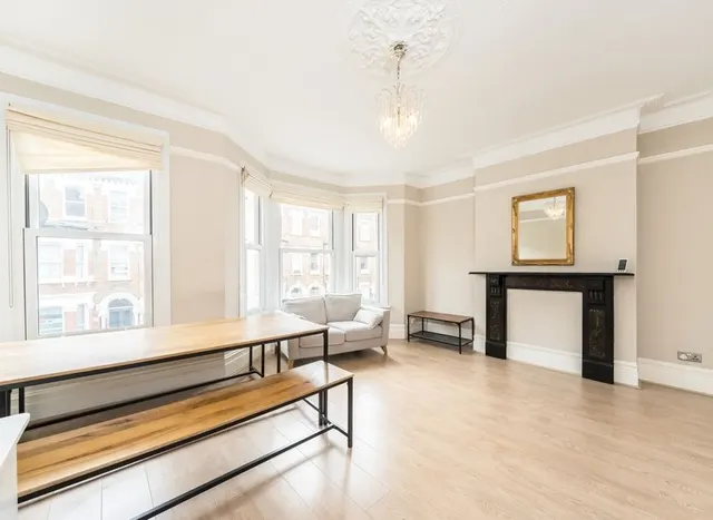 Photo 2 — Tremadoc Road, Clapham, SW4