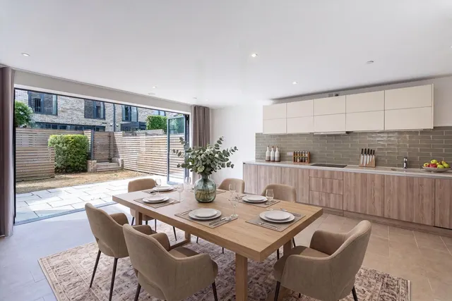 Helena Close, London, SW19, photo 1