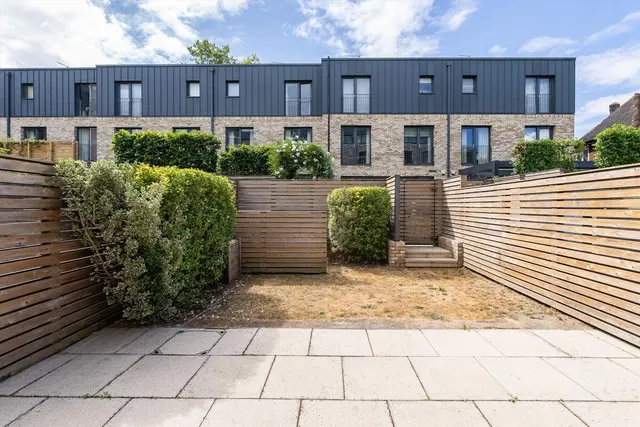 Helena Close, London, SW19, photo 3