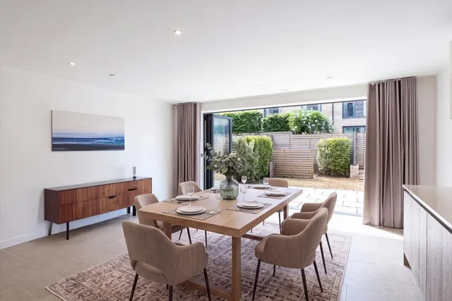 Helena Close, London, SW19, photo 2