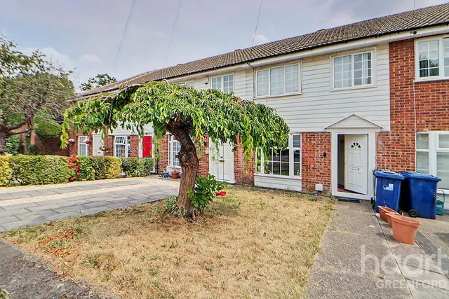 Canterbury Close, Greenford, UB6, photo 1