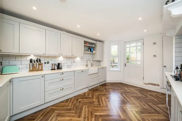 Fairmount Road, SW2, photo 2