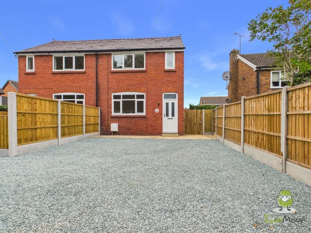 Sunny View Holt Road, Cross Lanes, LL13, photo 1