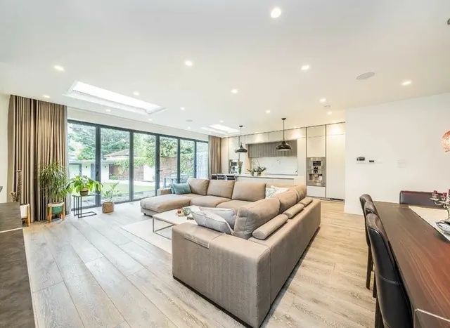 Photo 3 — Elliot Road, Hendon, NW4