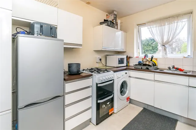 Photo 3 — Linksview Court, Paget Close, Hampton, Middlesex, TW12 1JZ
