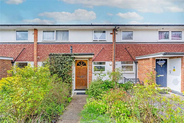 Linksview Court, Paget Close, Hampton, Middlesex, TW12 1JZ, photo 1
