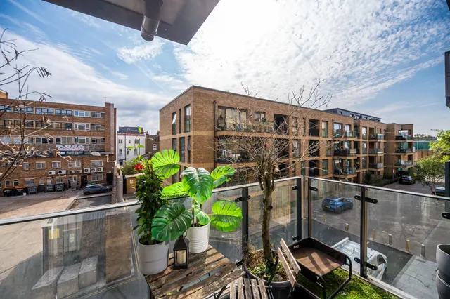 Photo 3 — Flat 7, 7 Angel Lane, LONDON