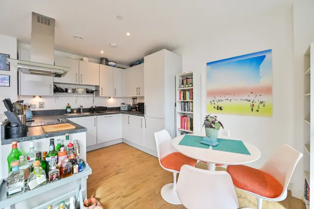 Photo 2 — Flat 7, 7 Angel Lane, LONDON