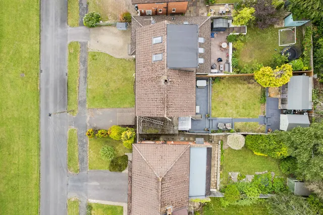 Photo 3 — Westwood Green, Cookham SL6 9DE