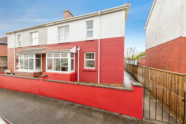 Myrddin Crescent, Carmarthen, SA31, photo 1