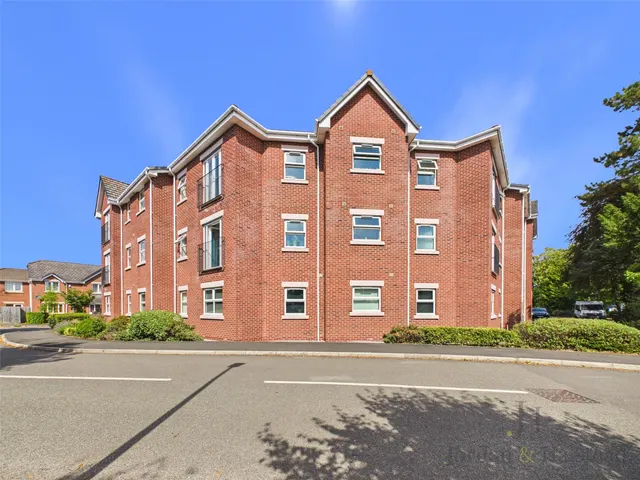 Planewood Gardens, Lowton, Warrington, WA3 2BS, photo 1