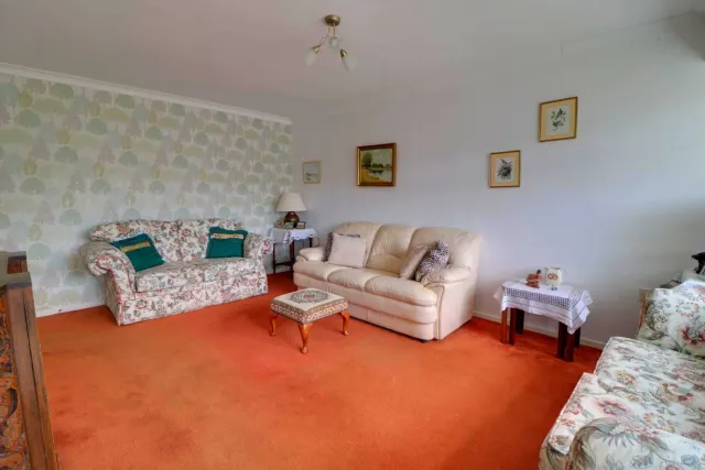 St Michaels Road, Long Stratton, photo 3