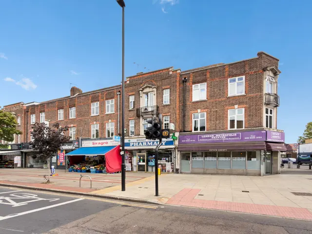 Greenford Road, Greenford, photo 1